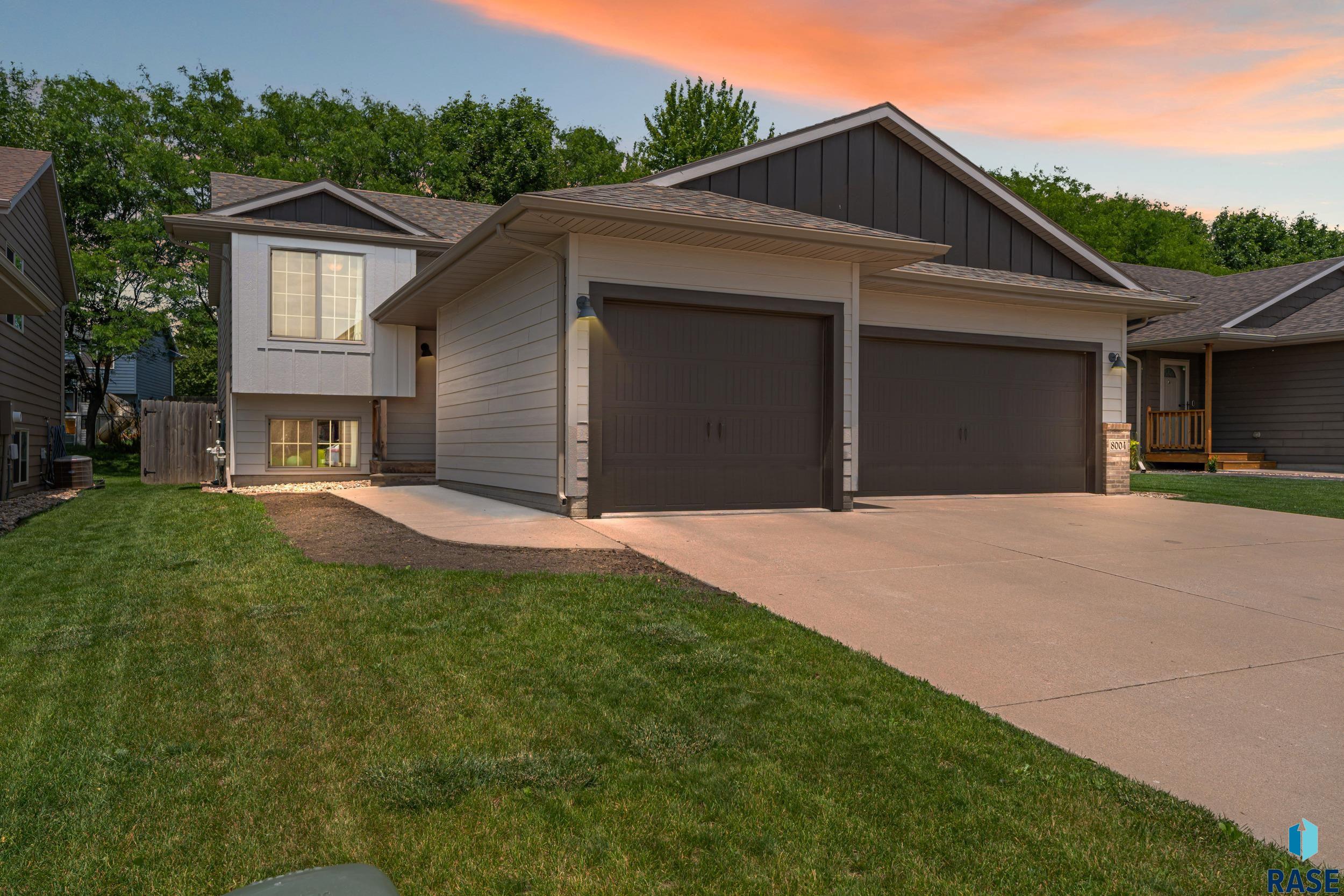 8004 W Vista Park St