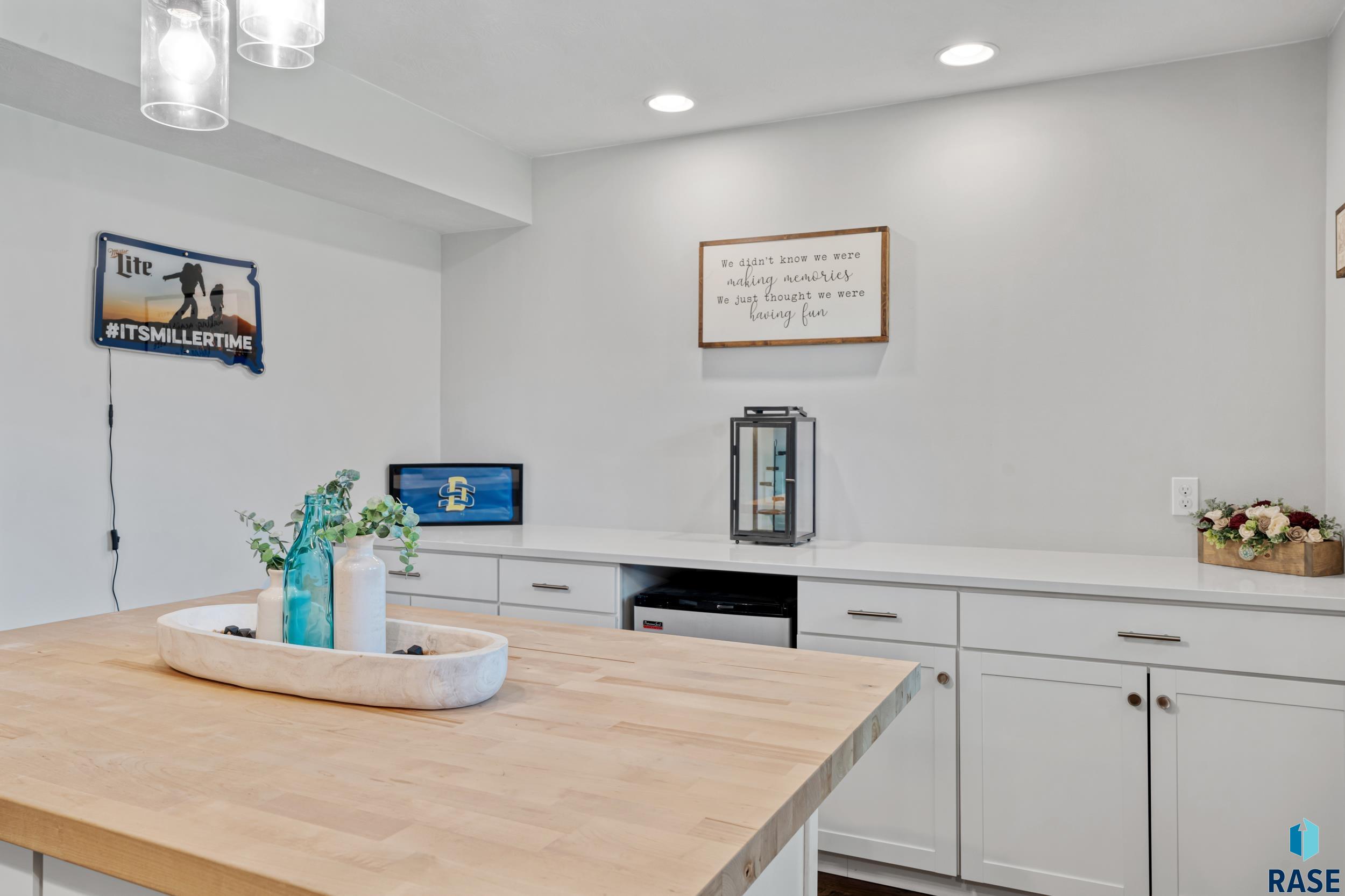 8004 W Vista Park St