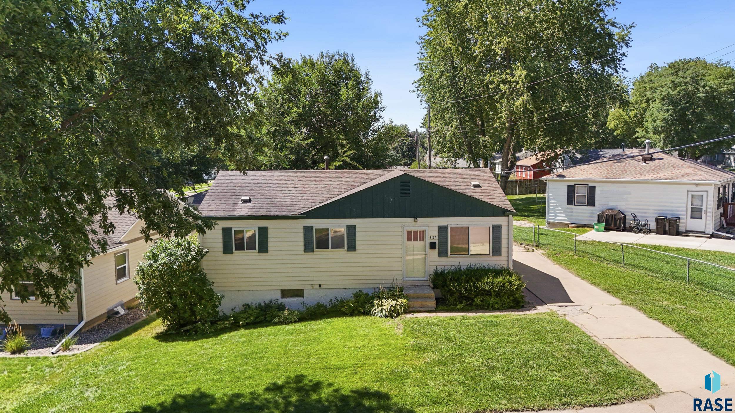 3117 E Claudette Dr