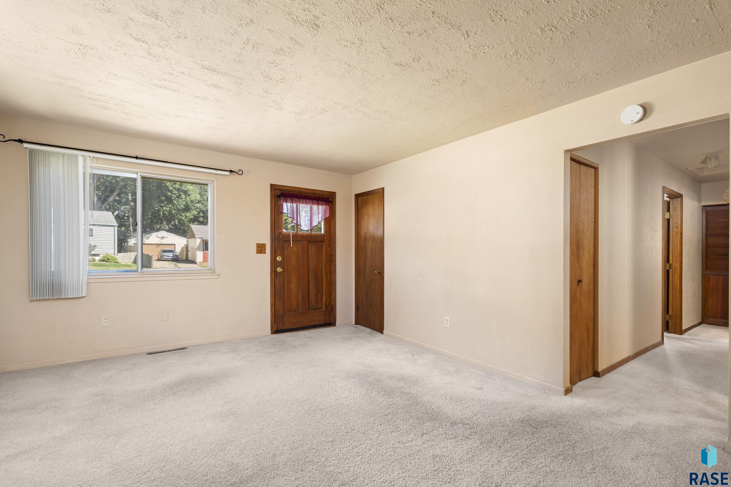 3117 E Claudette Dr