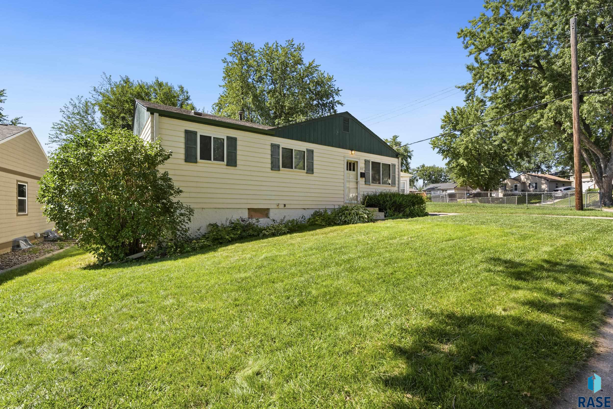 3117 E Claudette Dr