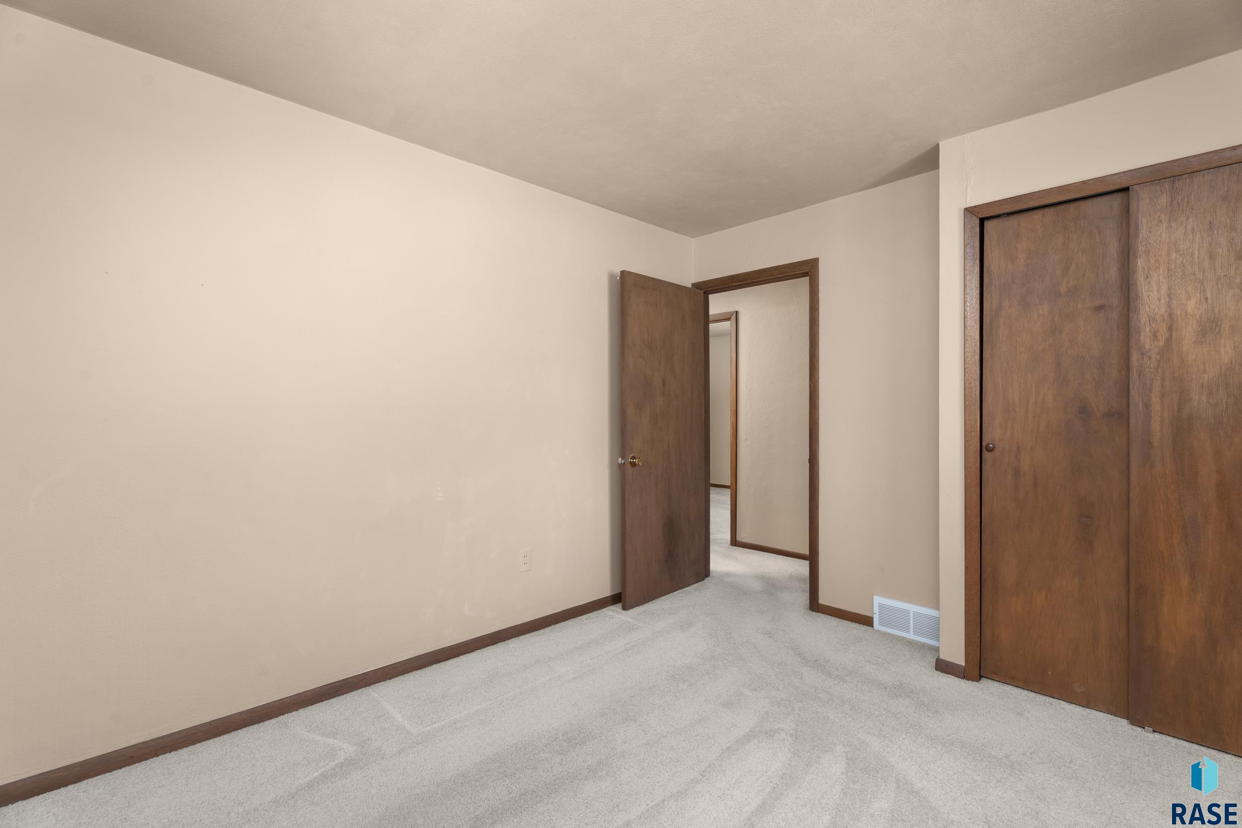 3117 E Claudette Dr