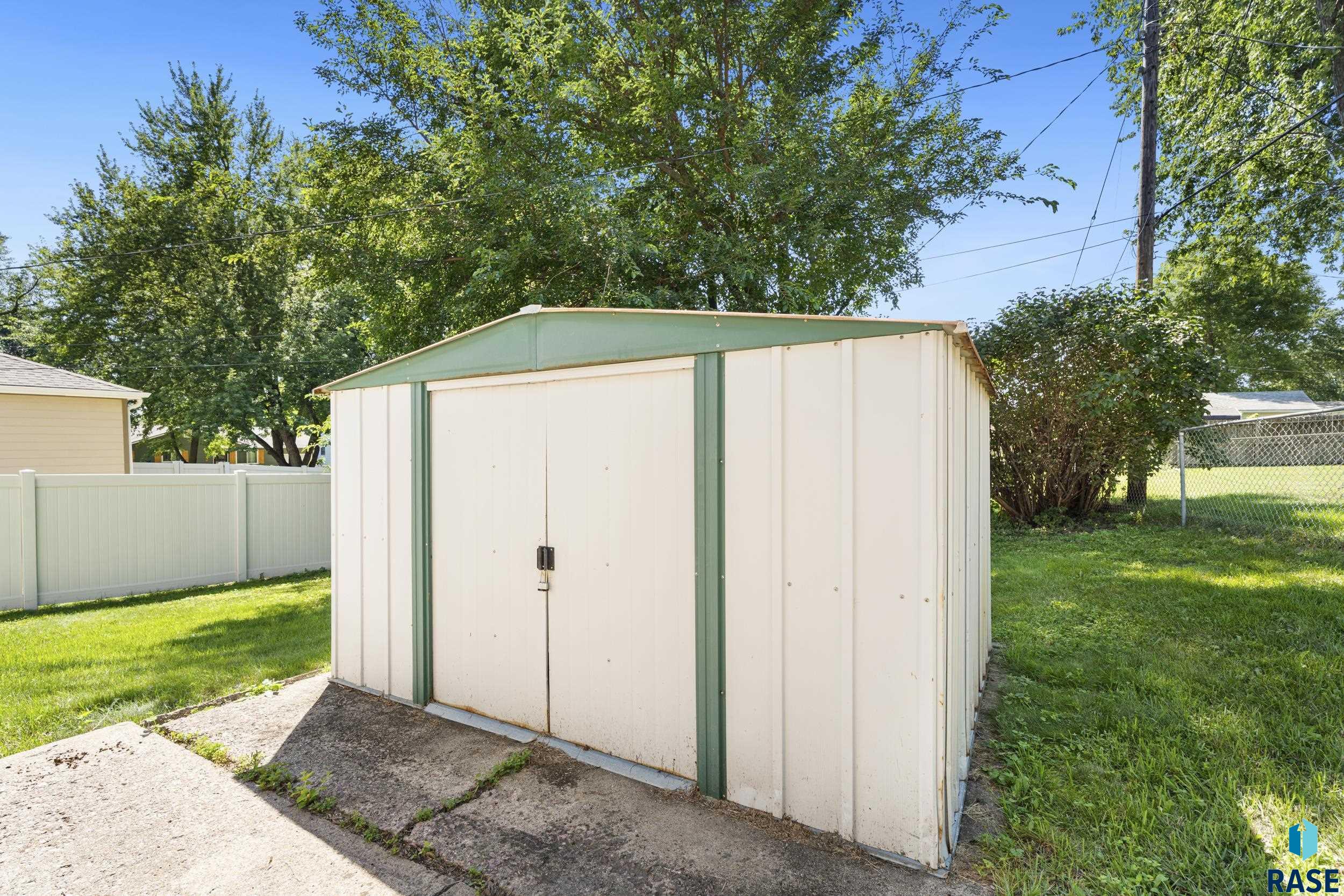3117 E Claudette Dr