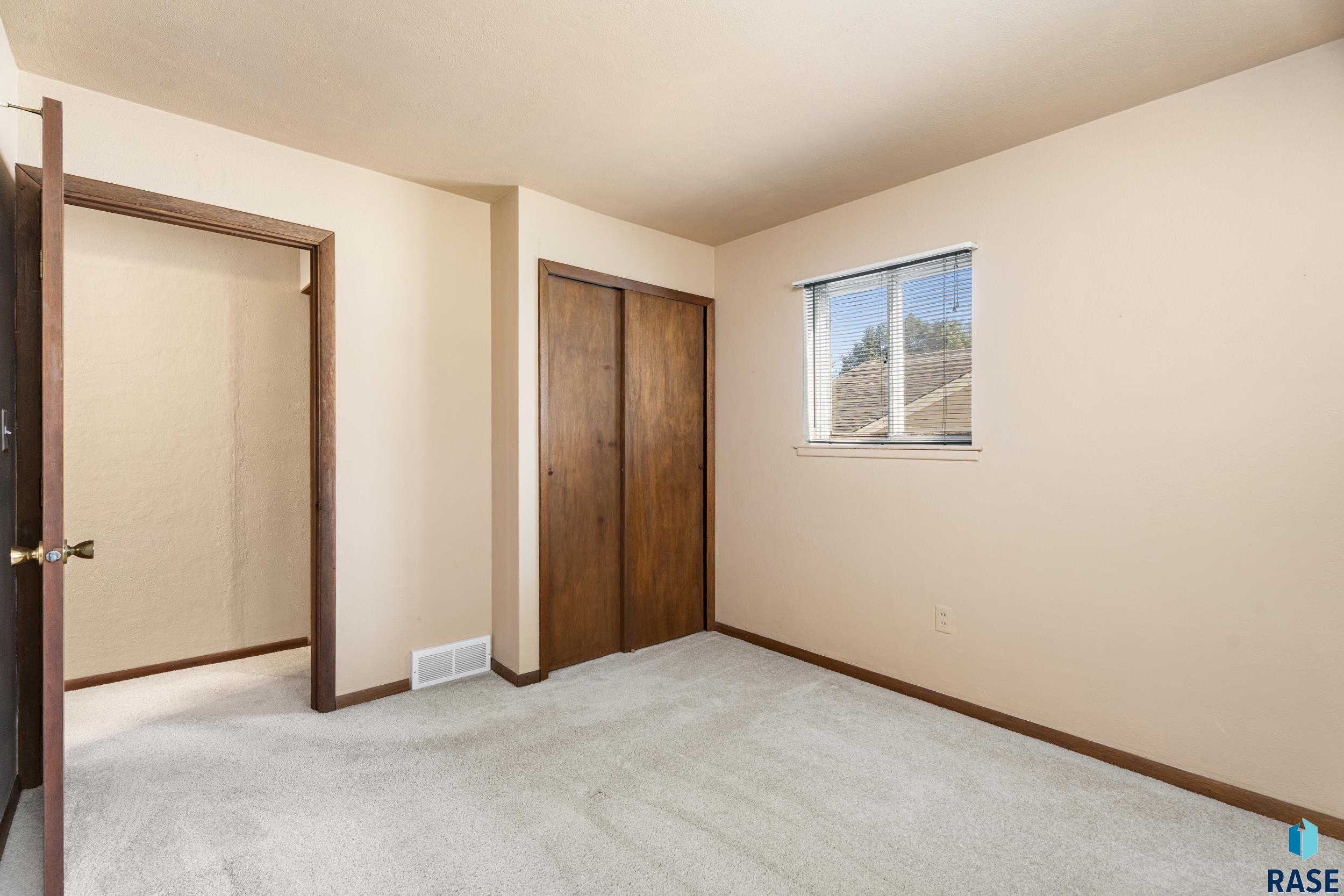 3117 E Claudette Dr