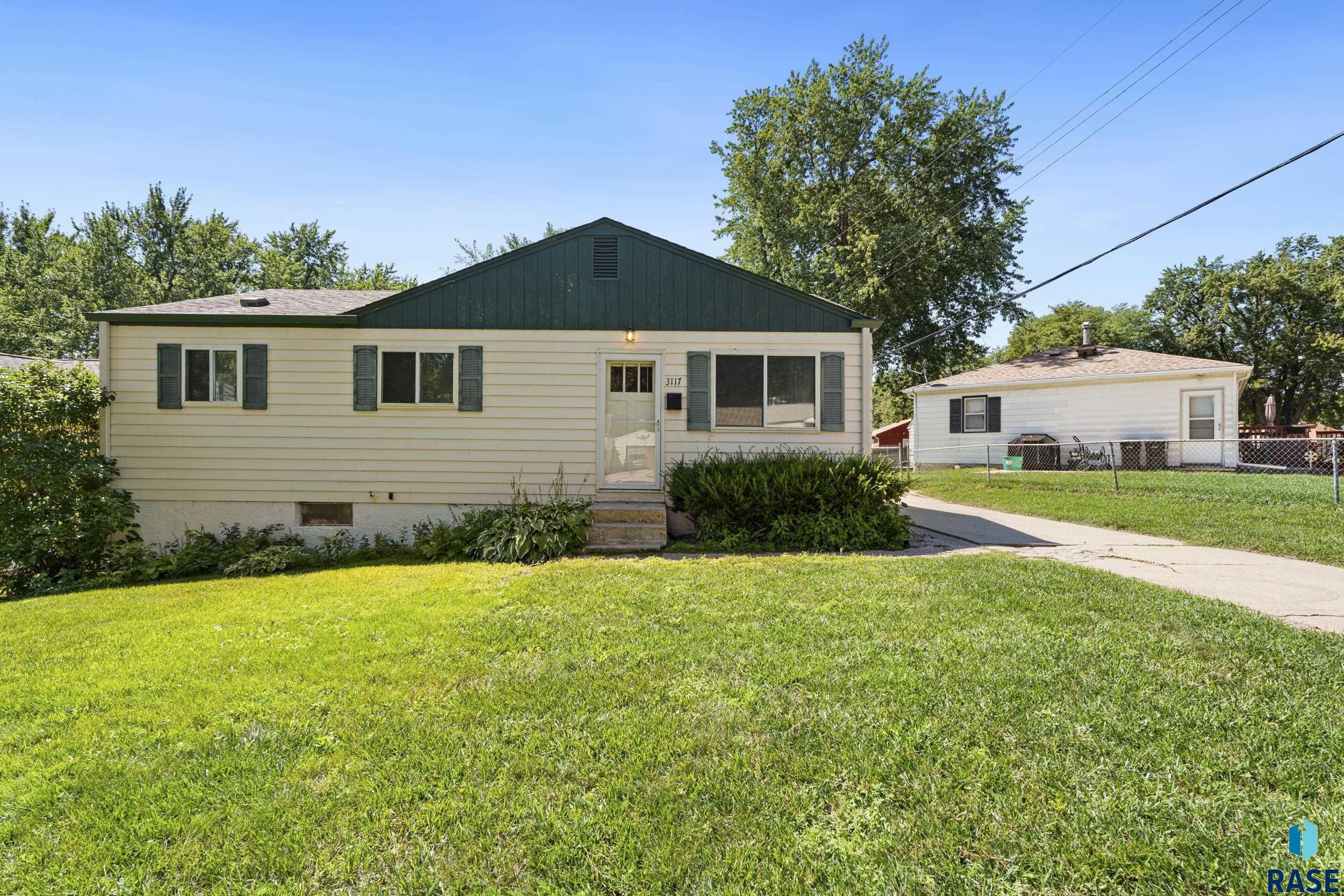 3117 E Claudette Dr