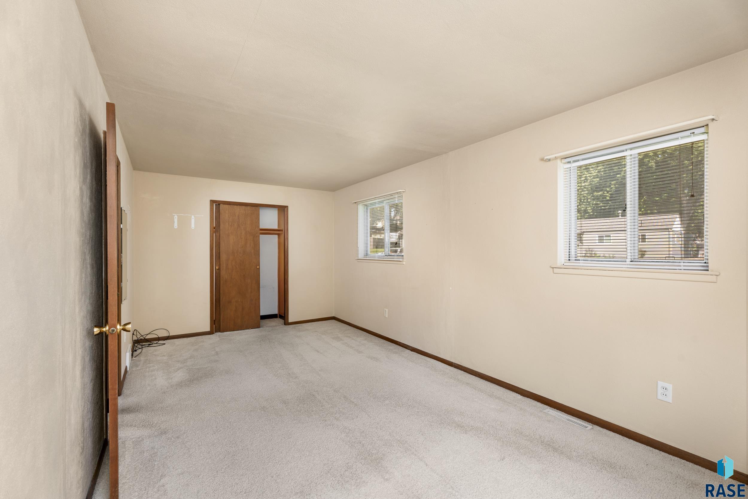 3117 E Claudette Dr