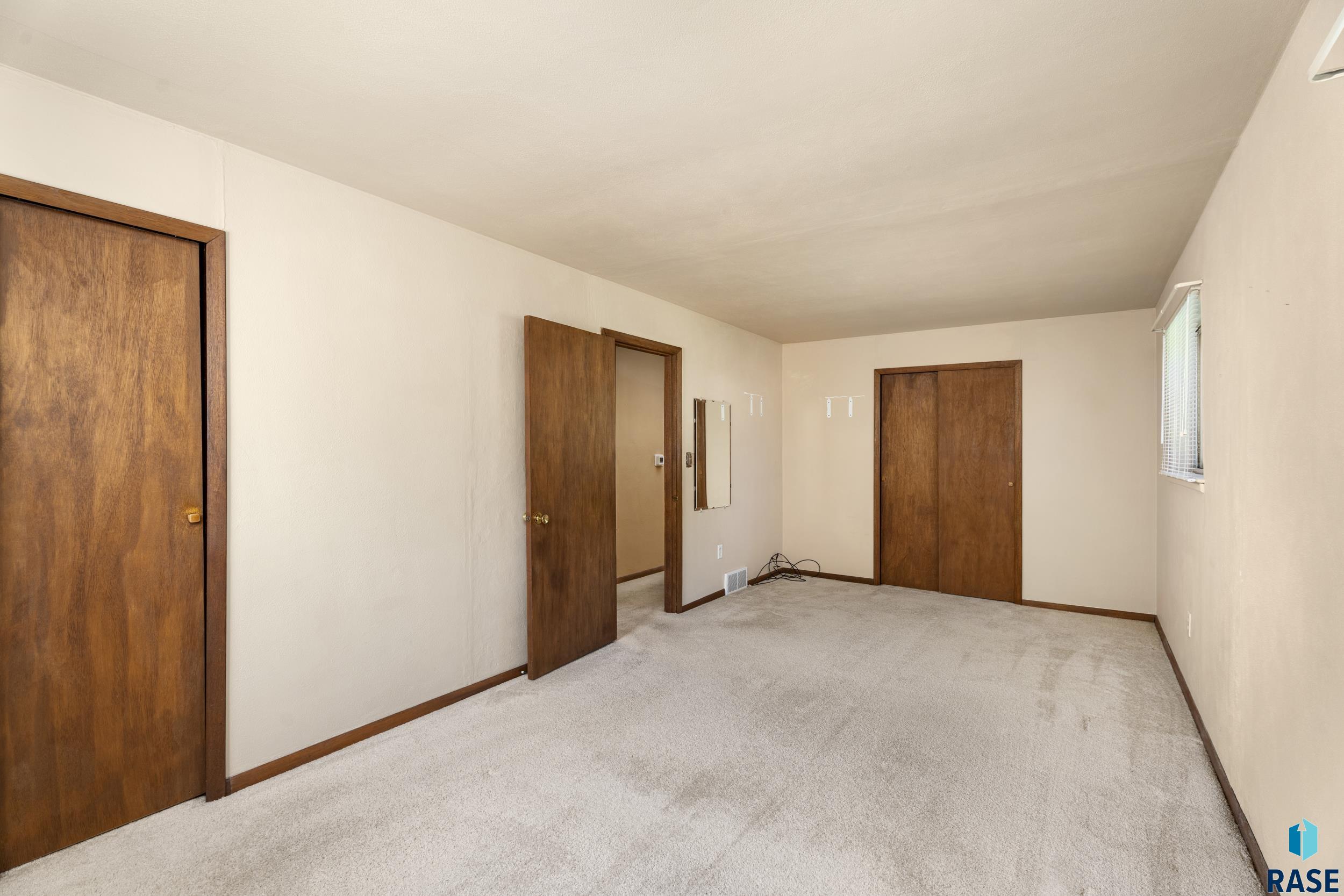 3117 E Claudette Dr