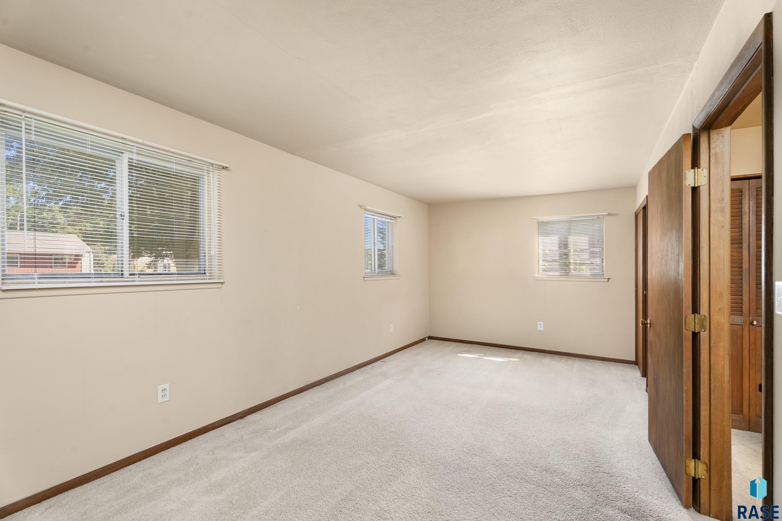 3117 E Claudette Dr