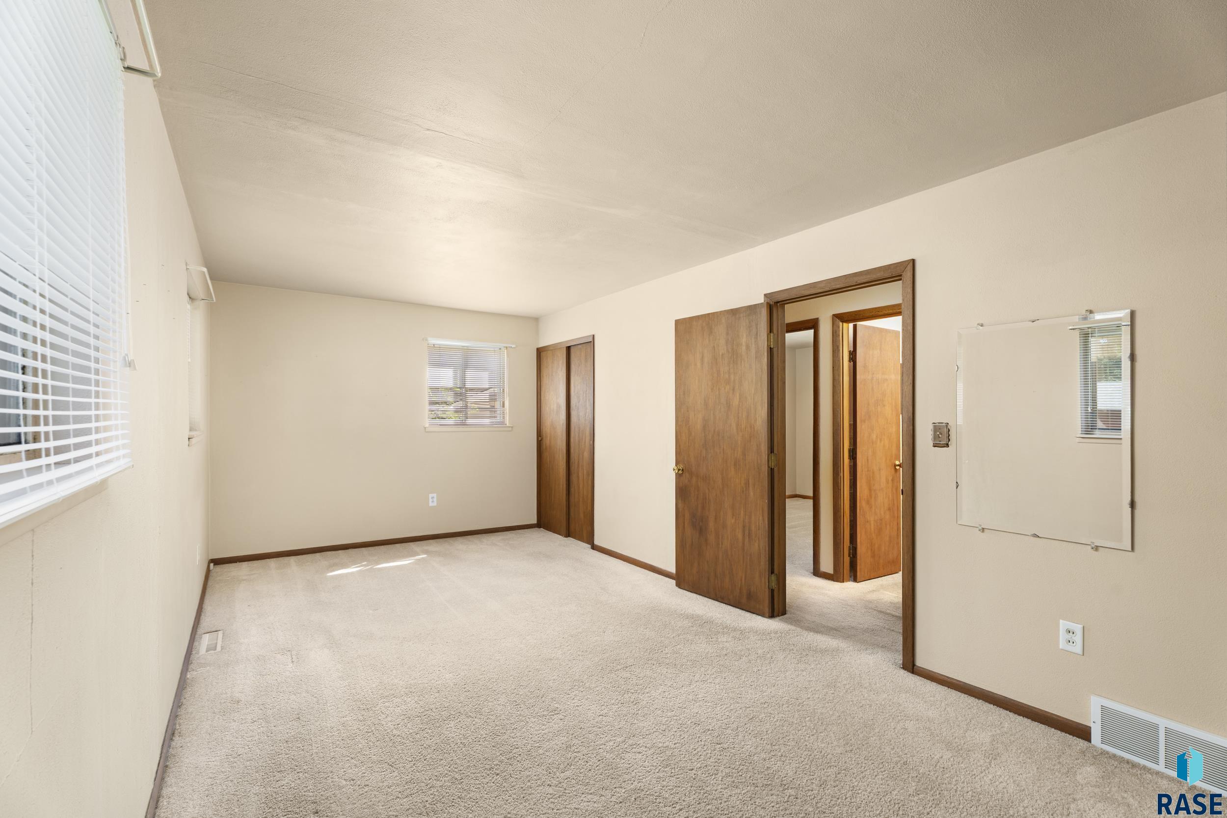 3117 E Claudette Dr