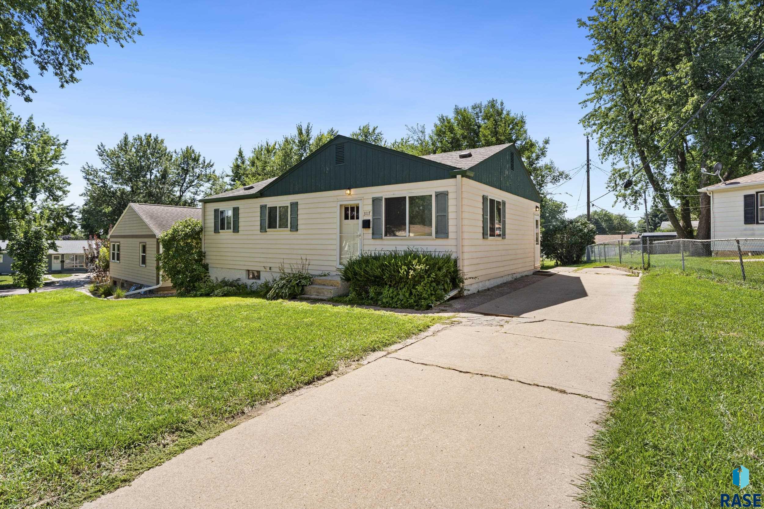 3117 E Claudette Dr