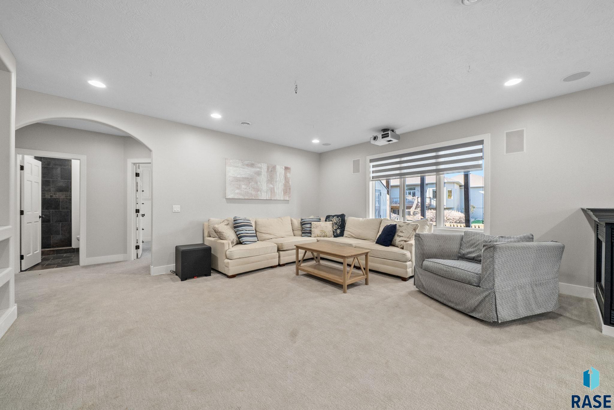 6313 Heatherridge Ave