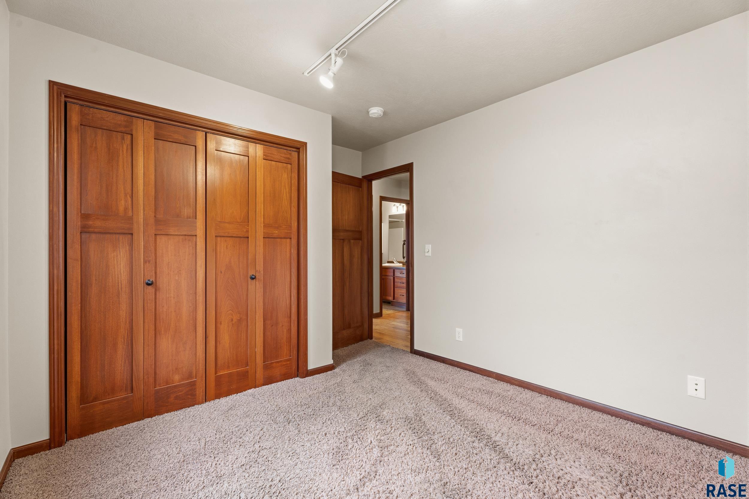 802 Honeysuckle Dr Dr