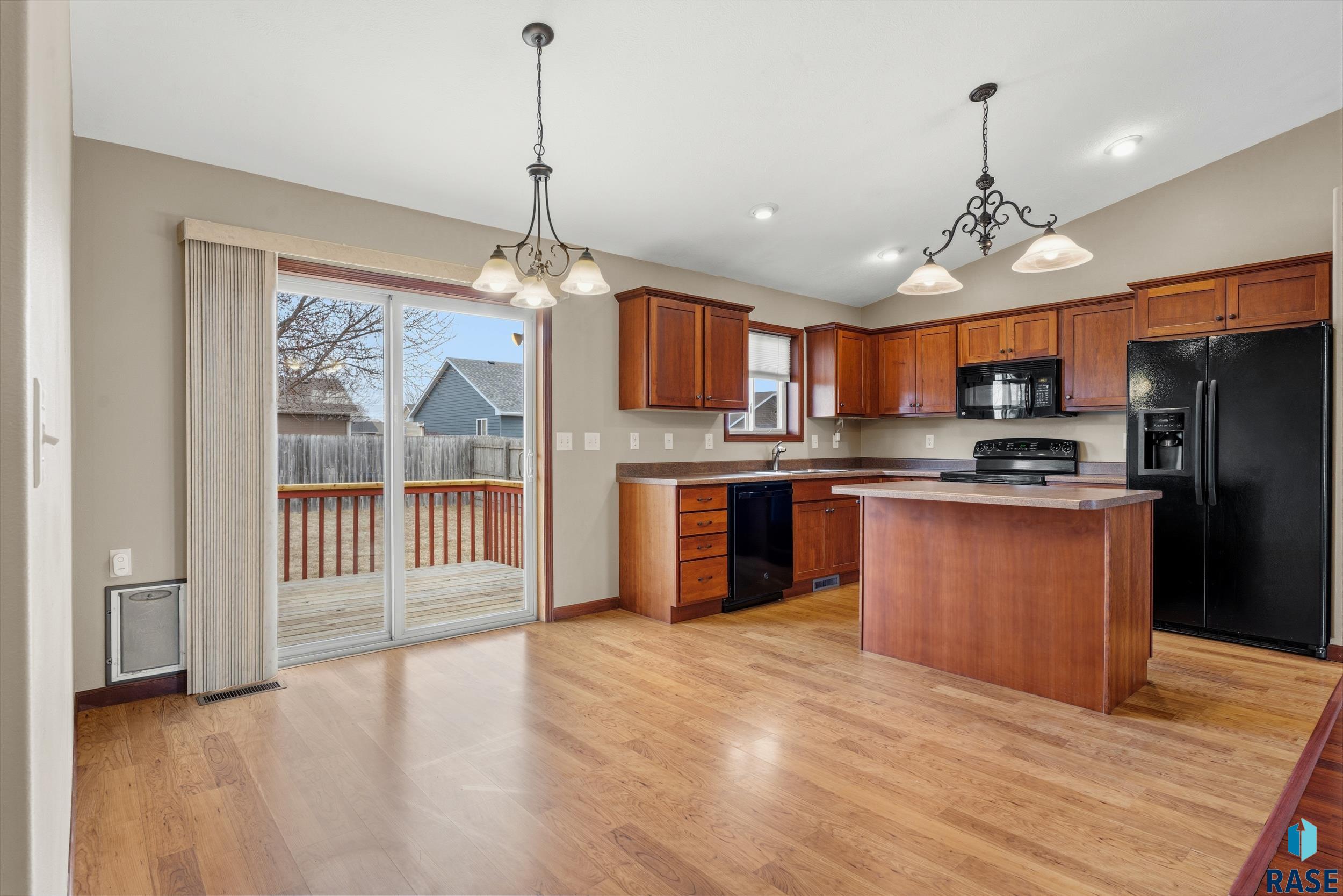 802 Honeysuckle Dr Dr