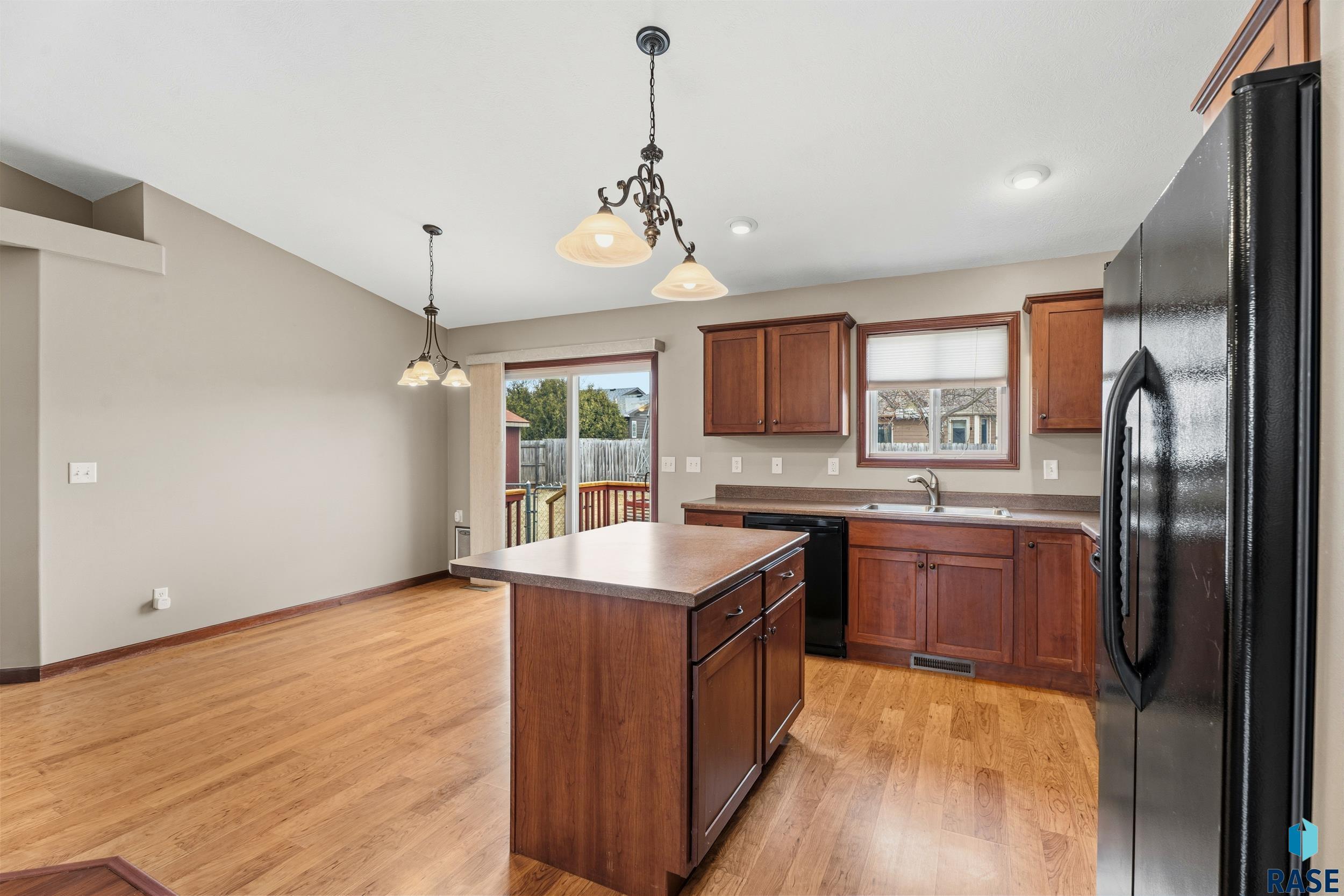 802 Honeysuckle Dr Dr