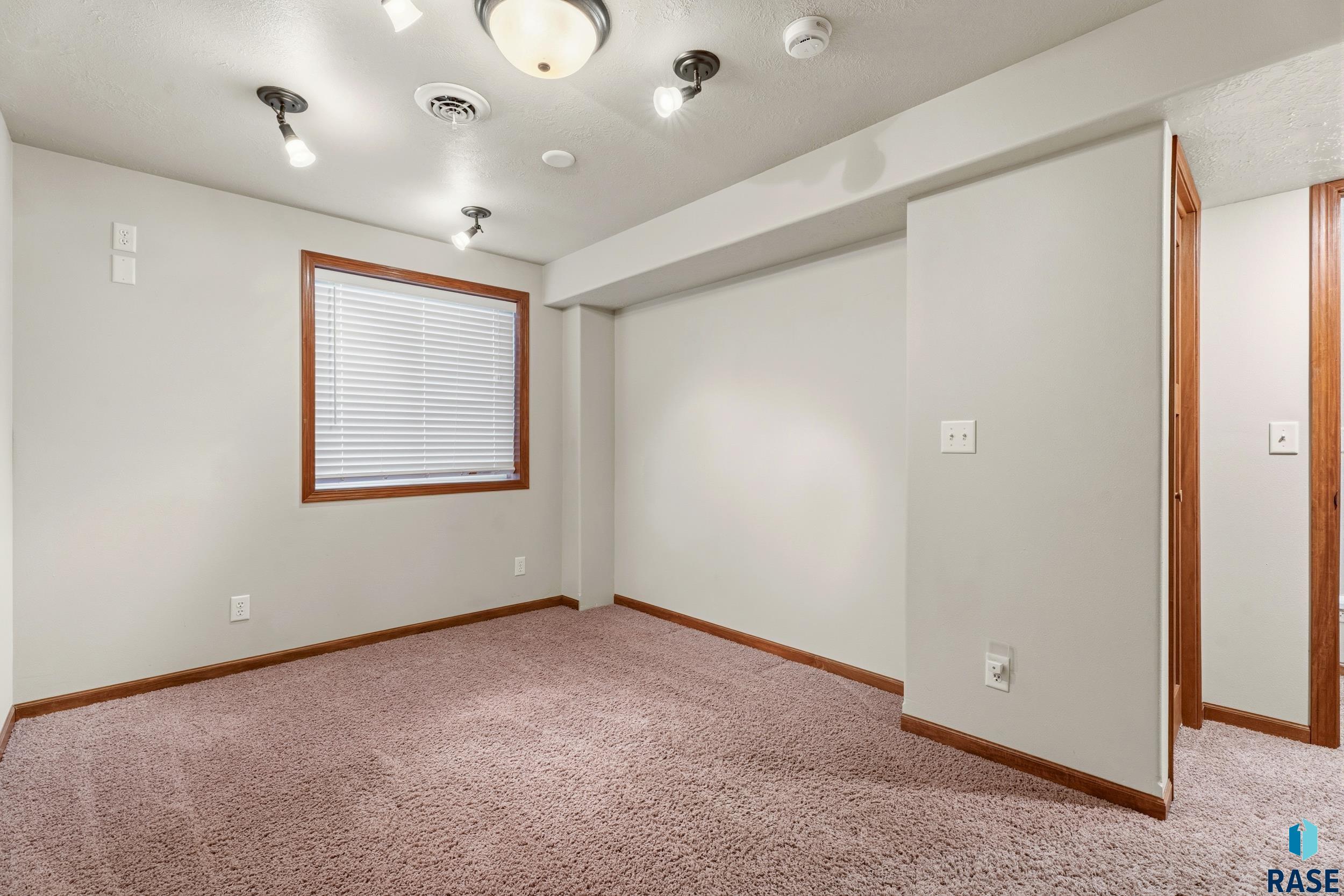 802 Honeysuckle Dr Dr