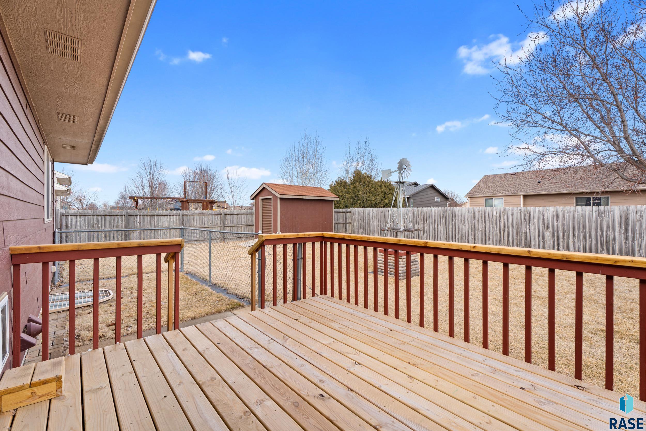 802 Honeysuckle Dr Dr