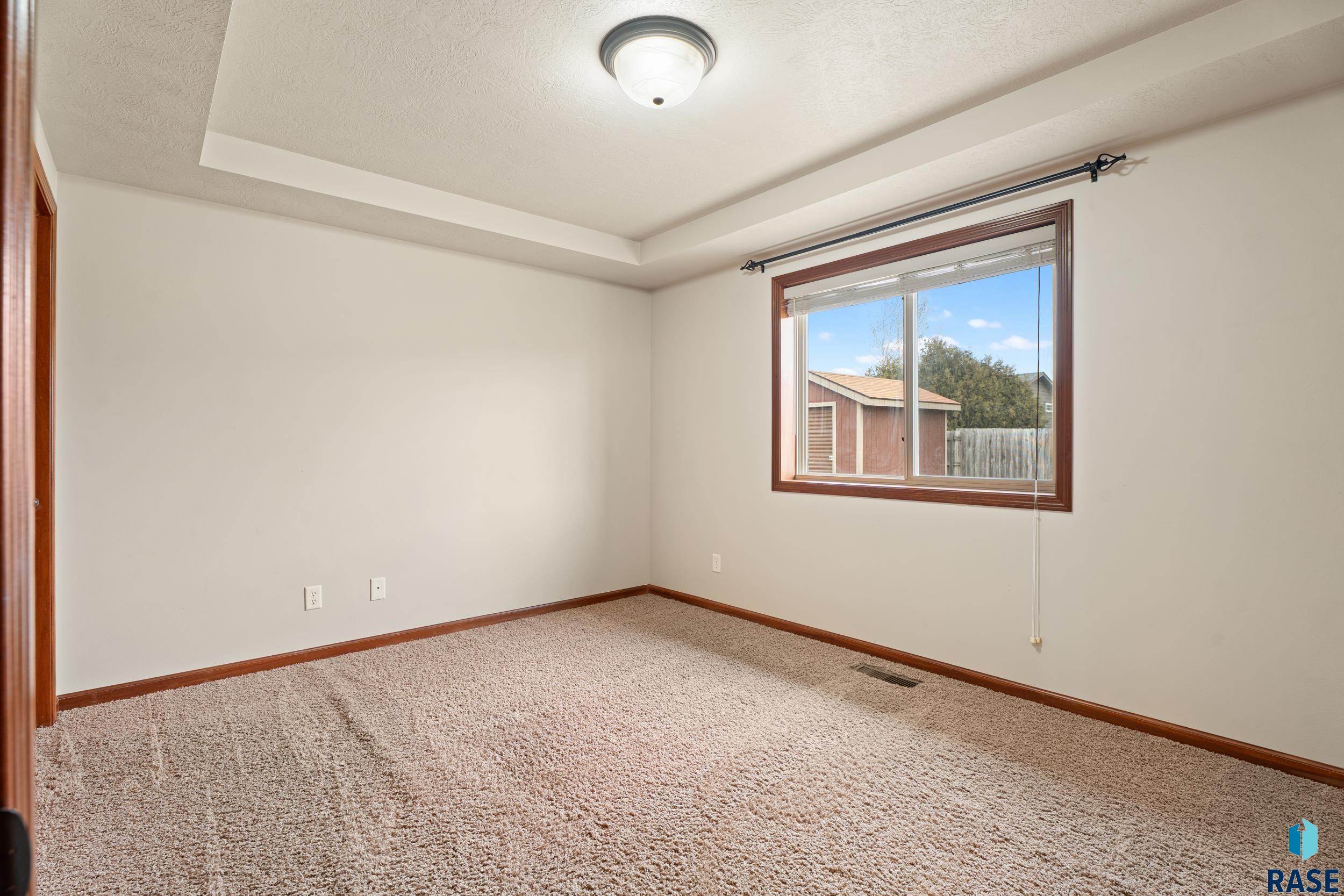 802 Honeysuckle Dr Dr