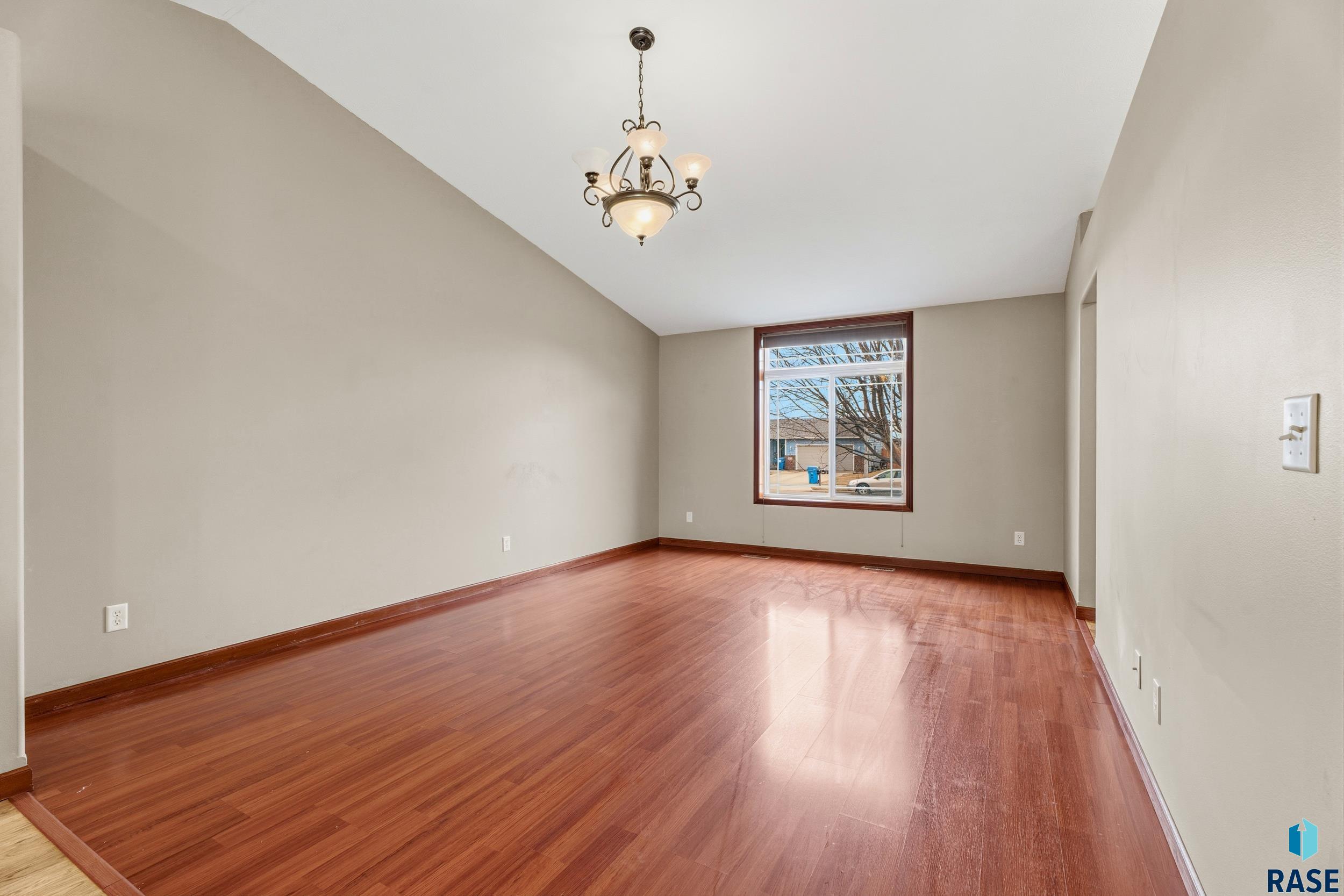 802 Honeysuckle Dr Dr