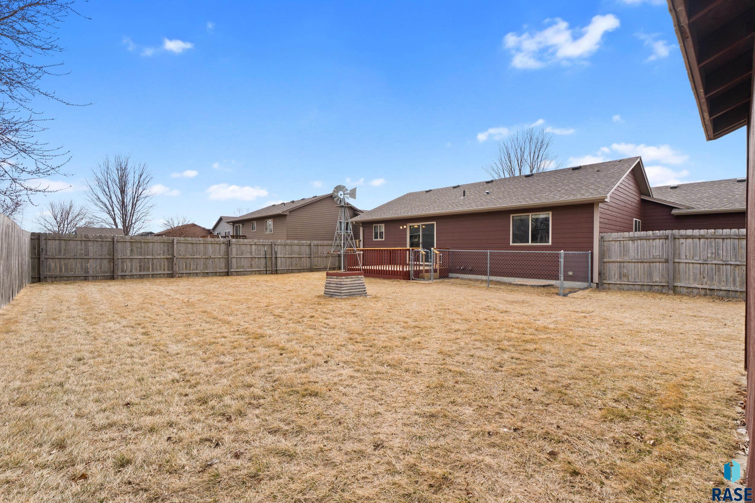 802 Honeysuckle Dr Dr