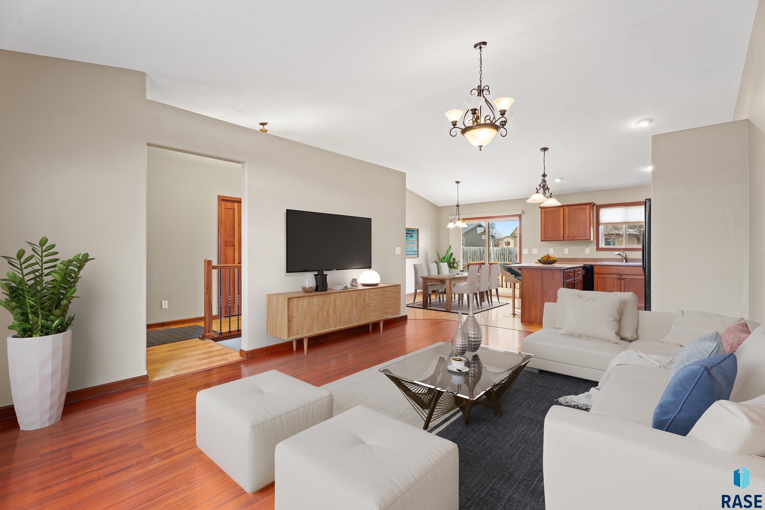 802 Honeysuckle Dr Dr