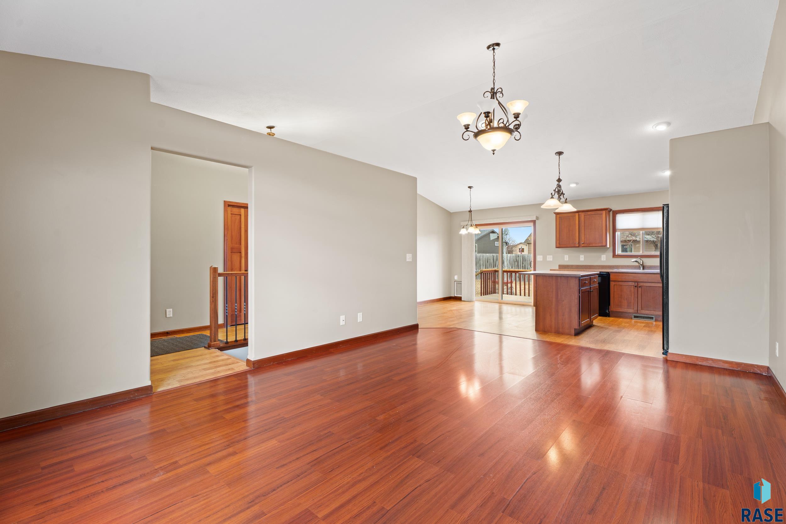 802 Honeysuckle Dr Dr