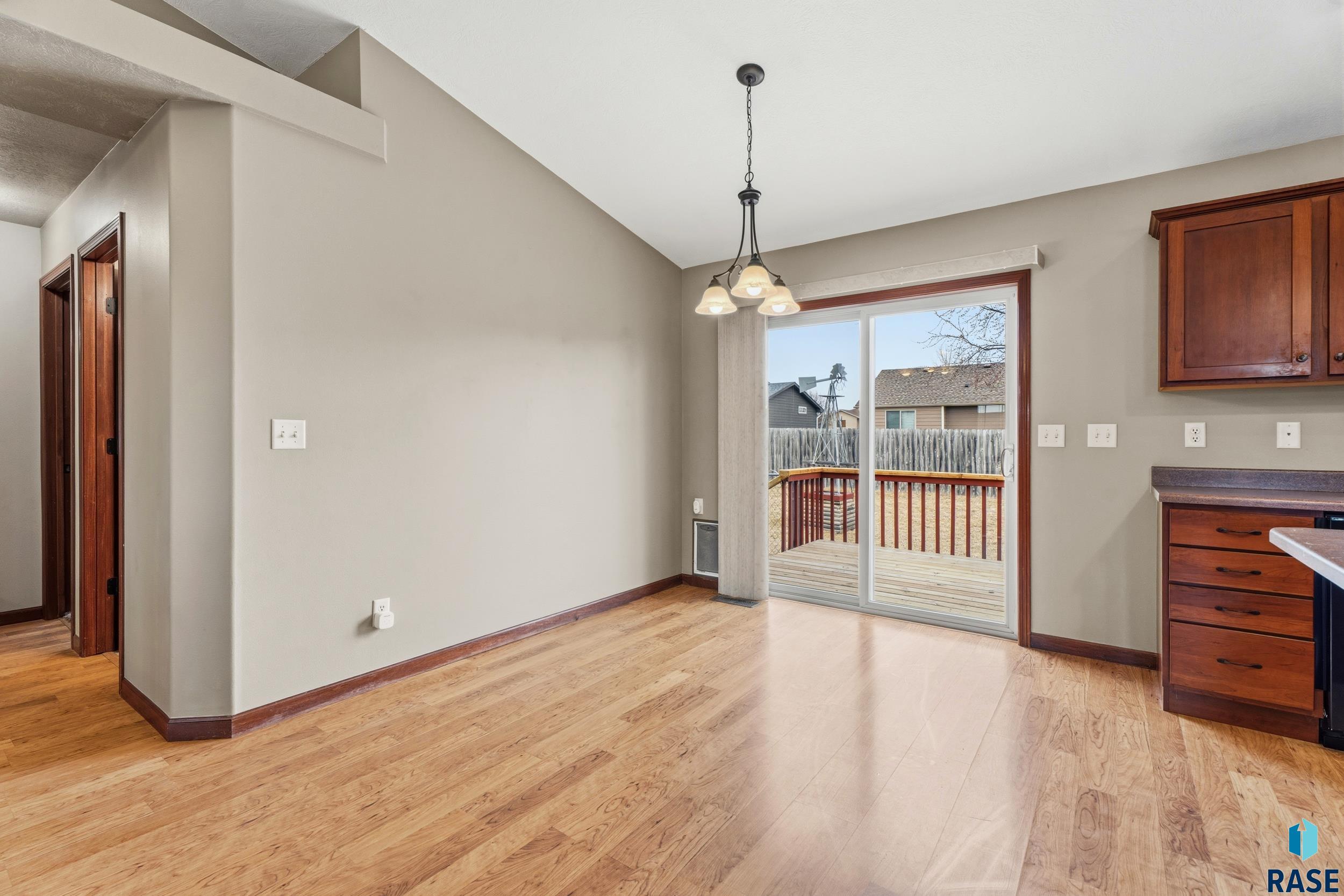 802 Honeysuckle Dr Dr