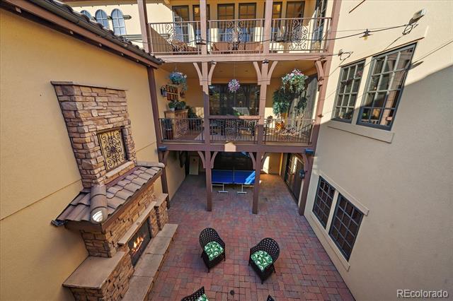9494 Vista Hill Lane
