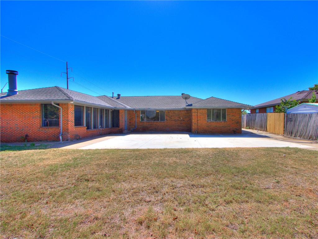 613 Country Club Circle
