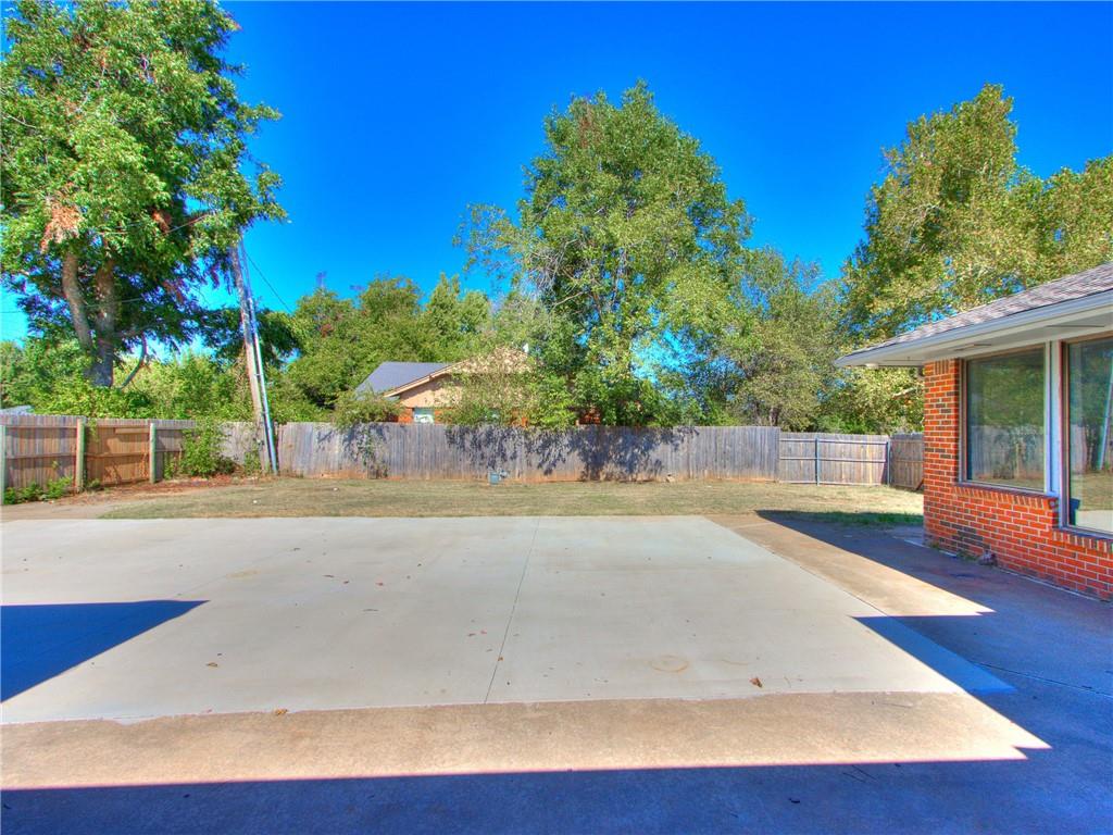 613 Country Club Circle