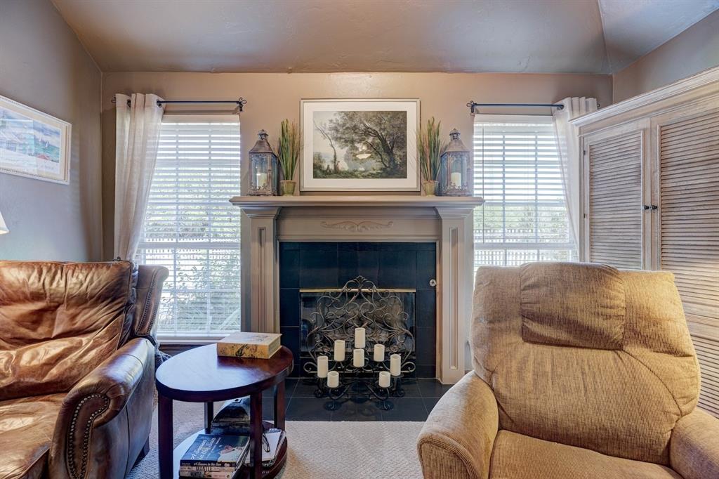 1808 Coopers Hawk Court