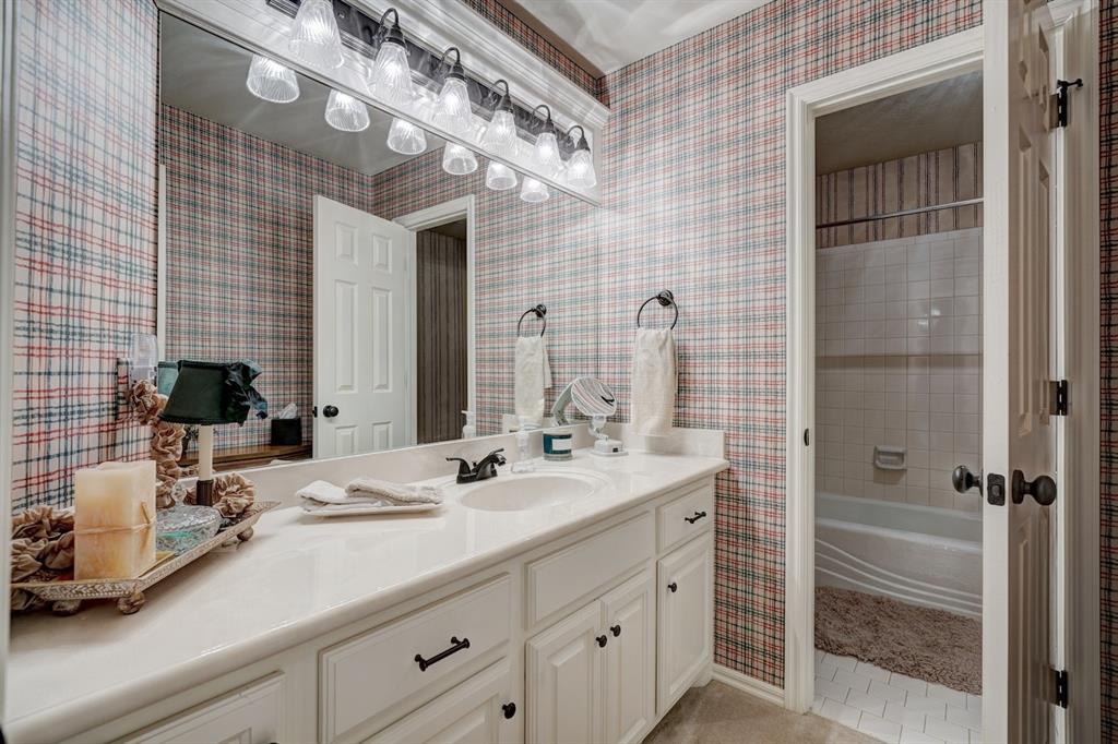 1808 Coopers Hawk Court