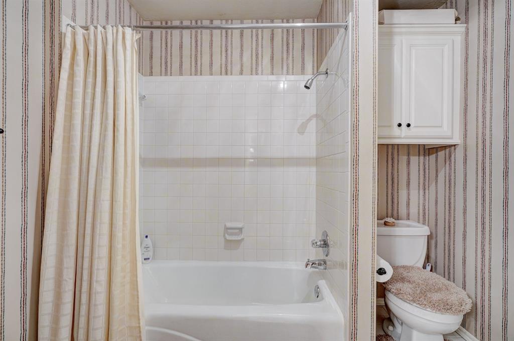 1808 Coopers Hawk Court