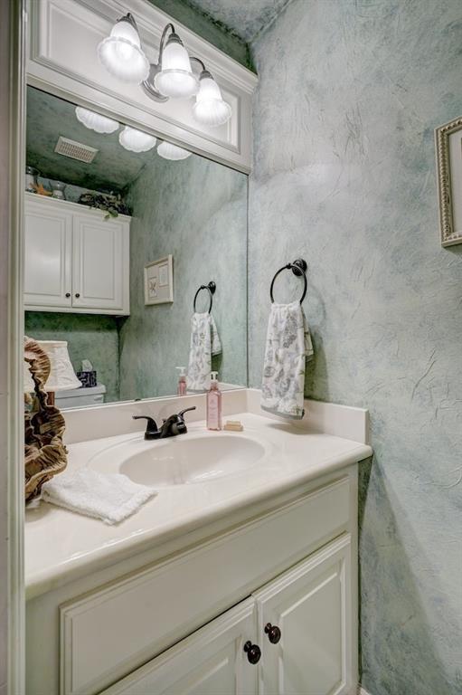 1808 Coopers Hawk Court