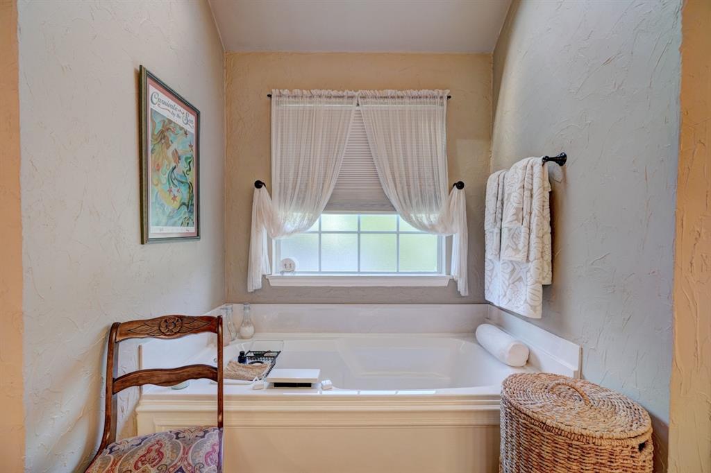 1808 Coopers Hawk Court