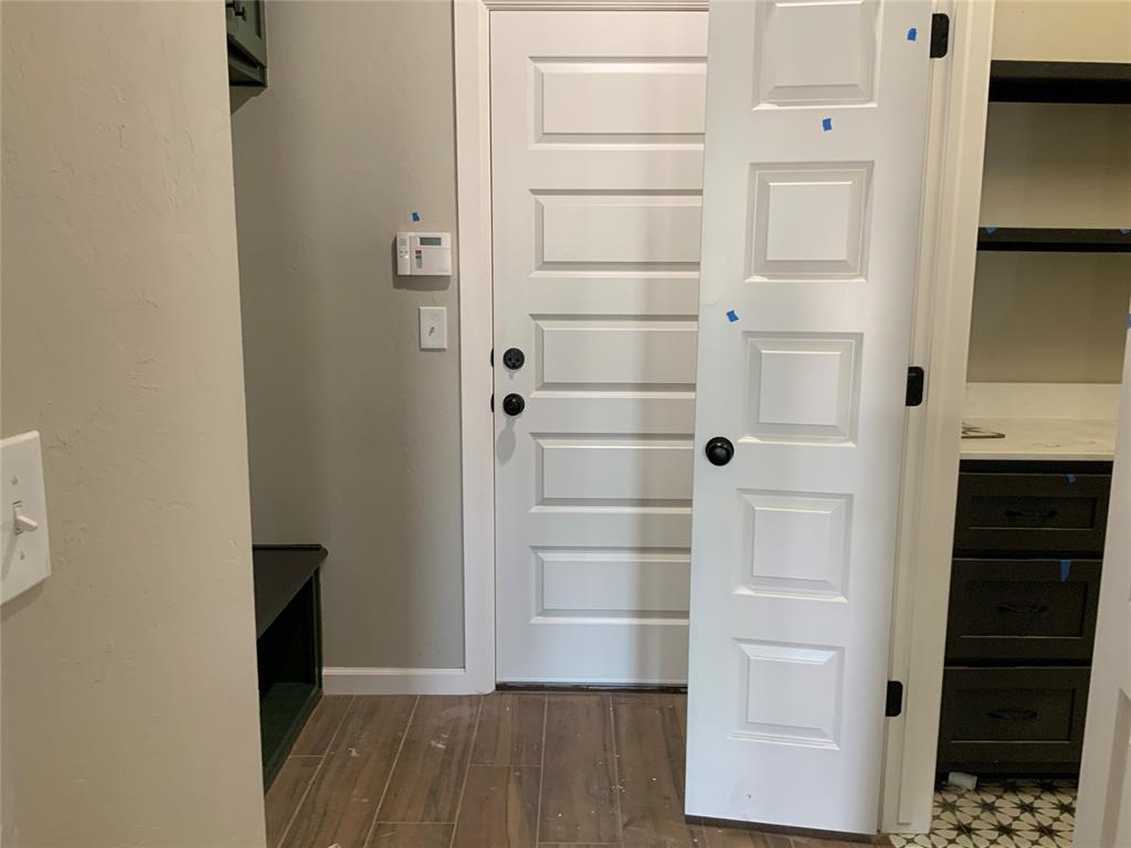 2416 Creekview Trail