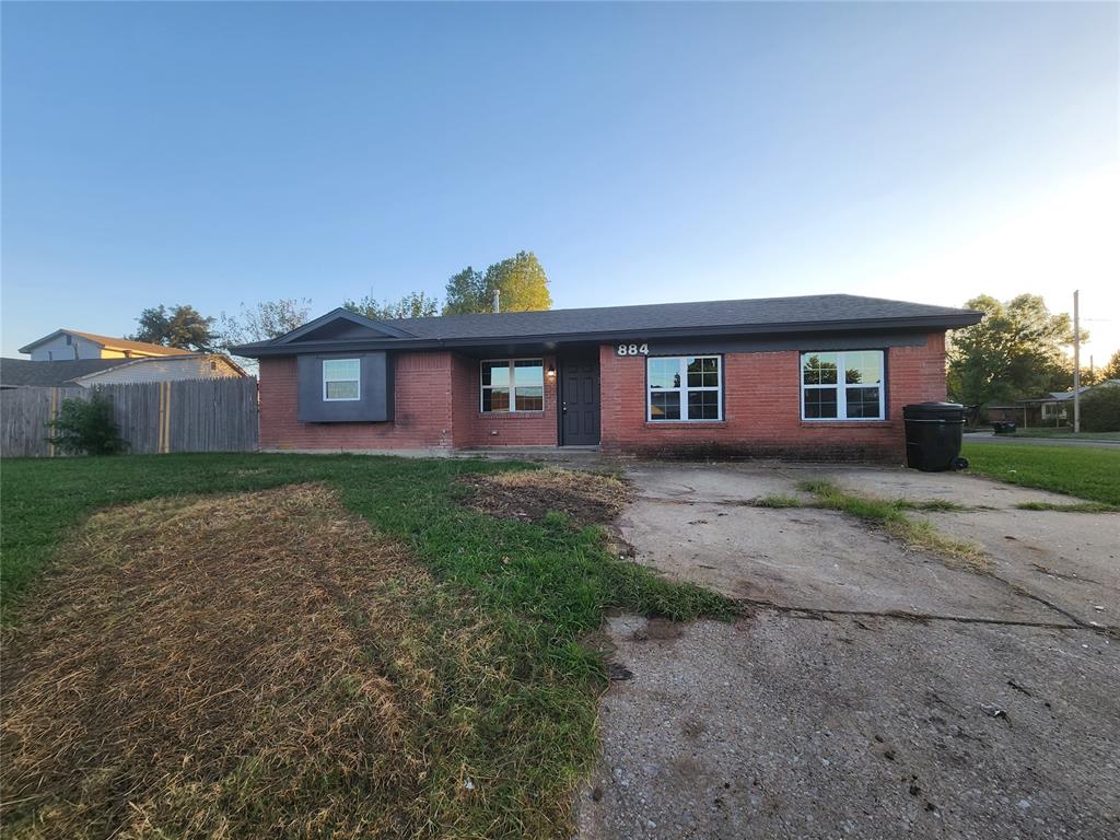 884 NW 15th Street