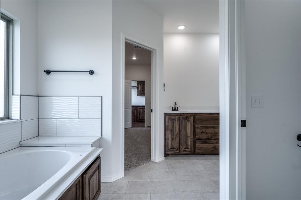 2434 Canyon Circle