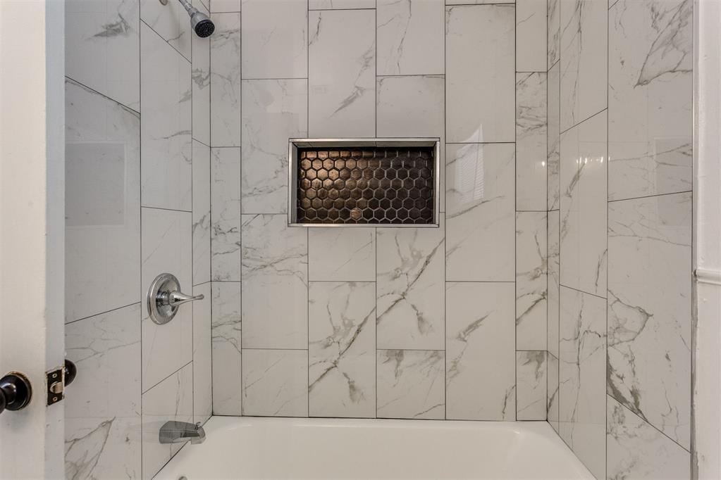 4104 NW Liberty Street