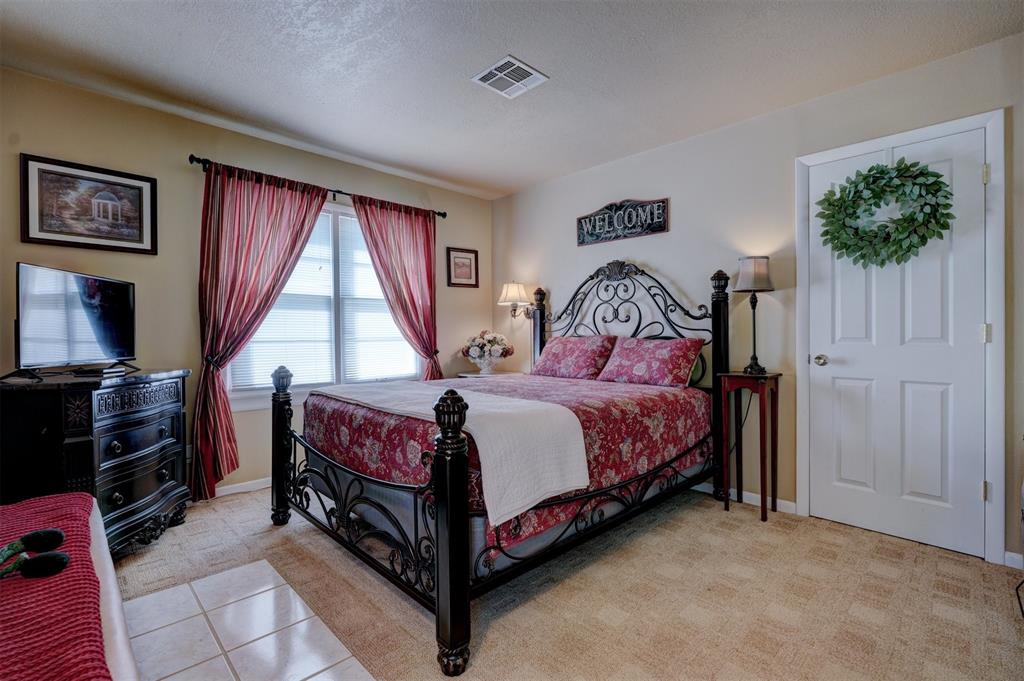 10 Oakwood Drive