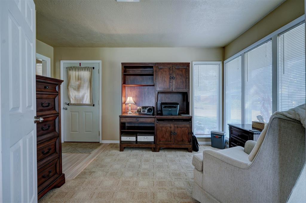 10 Oakwood Drive