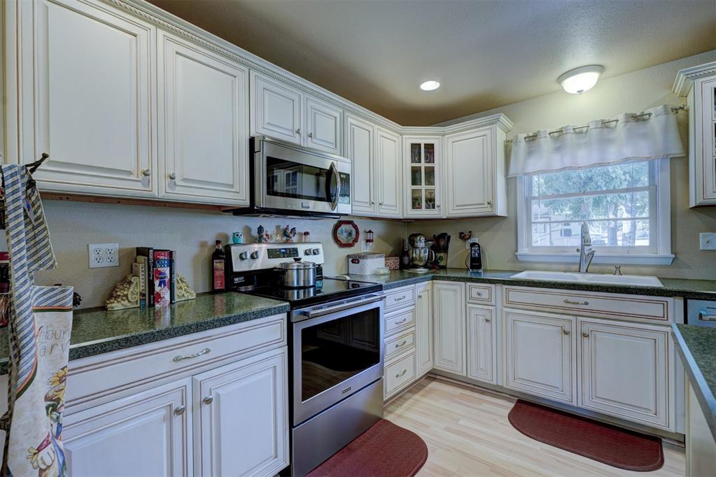 10 Oakwood Drive