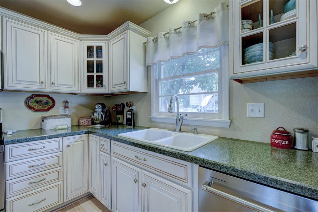 10 Oakwood Drive