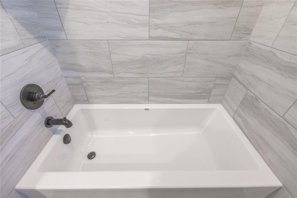 3200 Grasshopper Way