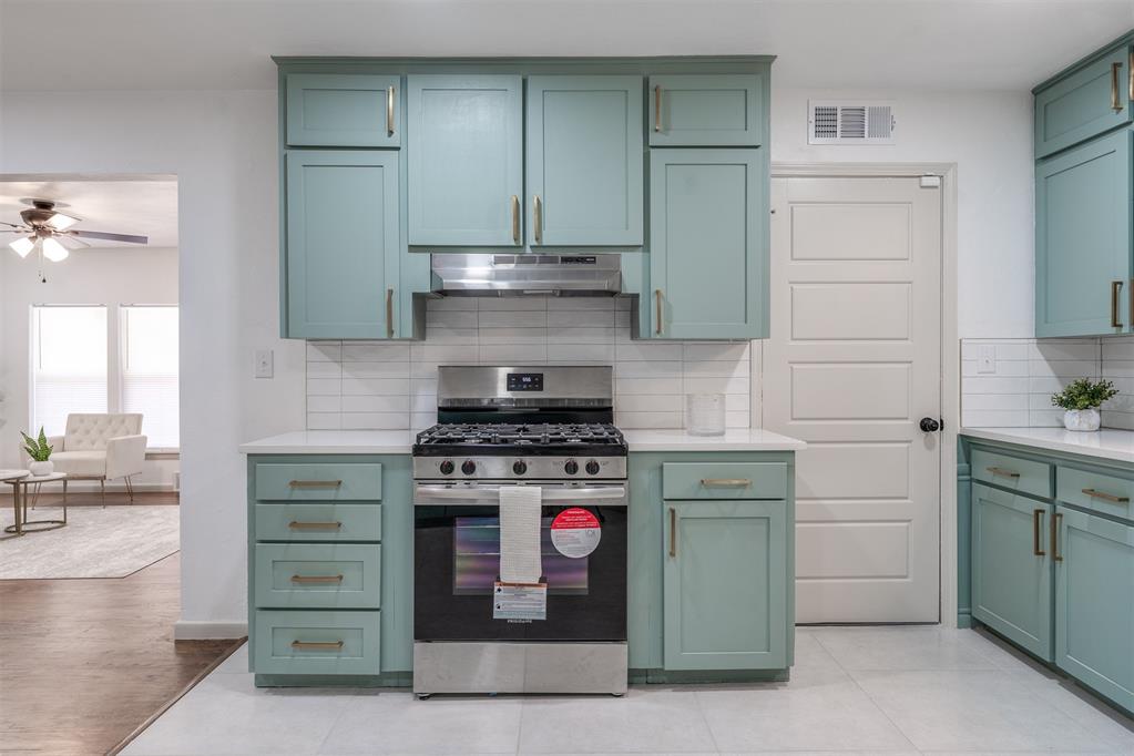 1913 NE 52nd Street