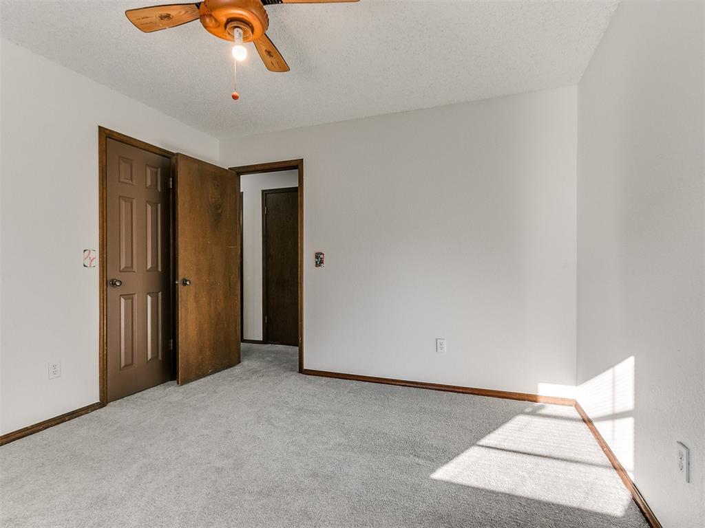 2805 WOODCREEK Road