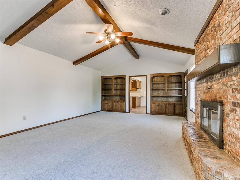 2805 WOODCREEK Road