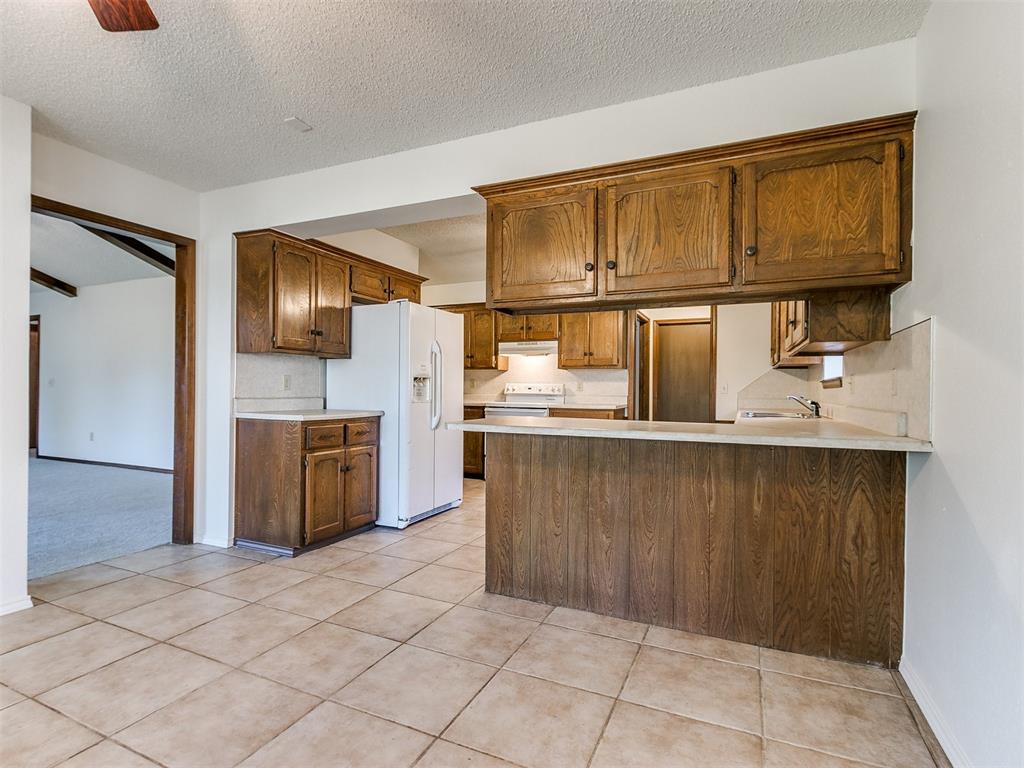 2805 WOODCREEK Road