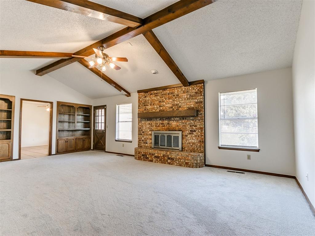 2805 WOODCREEK Road