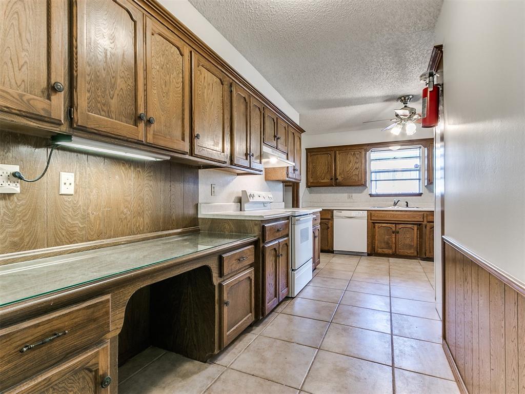 2805 WOODCREEK Road