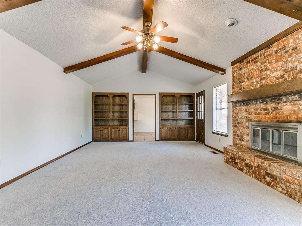 2805 WOODCREEK Road